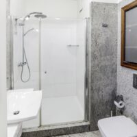 https://img.asariweb.pl/original/wynajem / mieszkanie / łazienka / warszawa / apartament / Grzybowska / śródmieście